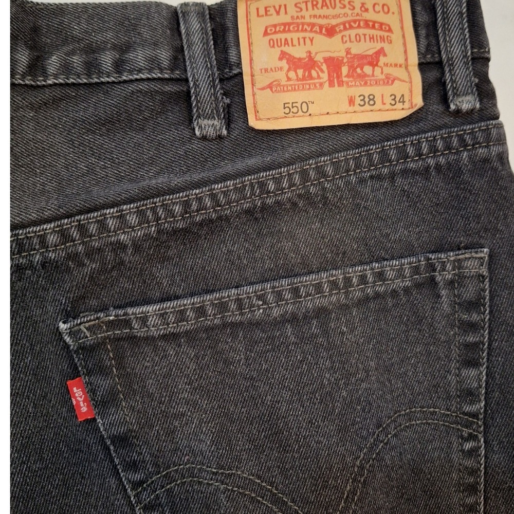 Levi's 550 Relaxed Fit Jeans Mens 38x34 Black Denim Faded Tapered Leg Pants - Picture 2 of 9